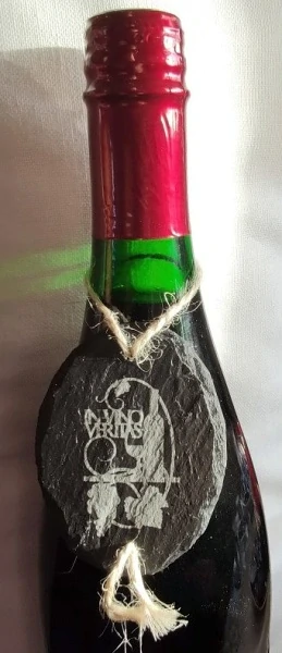 Visačka na fľašu vína