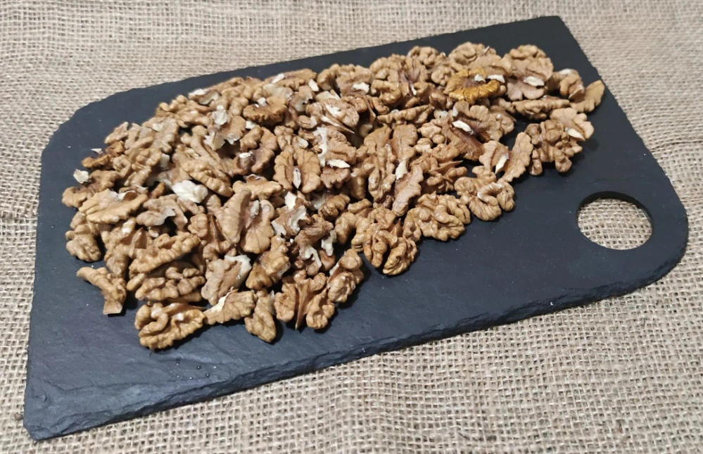 Servírovacia doska s otvorom